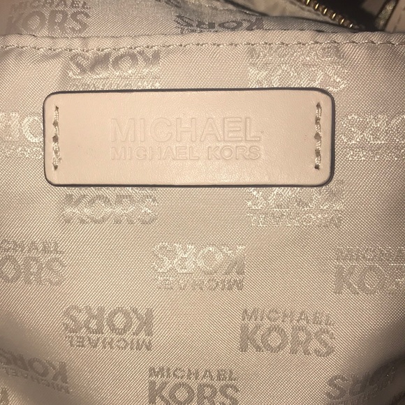 Michael Kors Tan purse - Picture 4 of 4